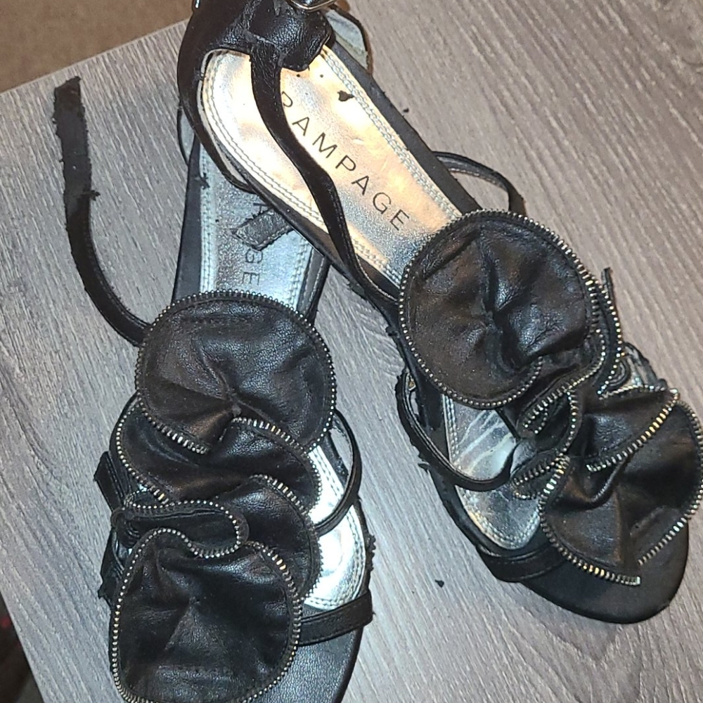 Sandals/flats